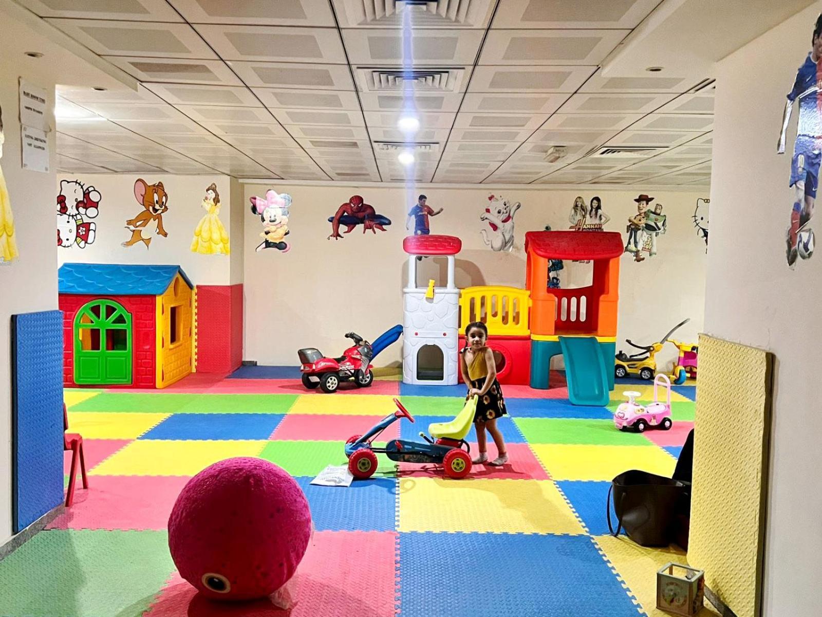 Pathfinder Partition In Barsha Heights Tecom Alloggio in famiglia